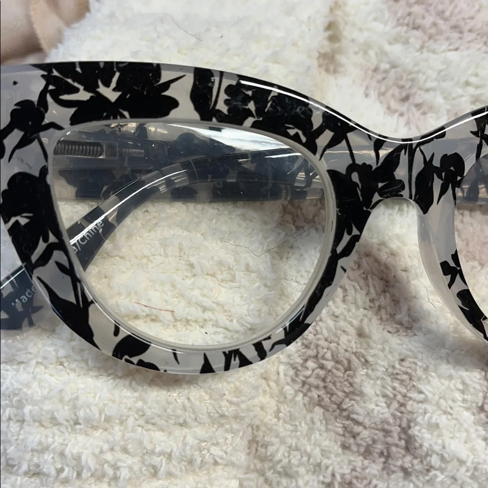 Anthropologie  Readers 2.00